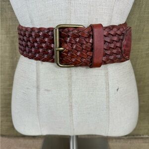 Vintage Spiegel womens wide woven leather belt size S-M 0-35 inches